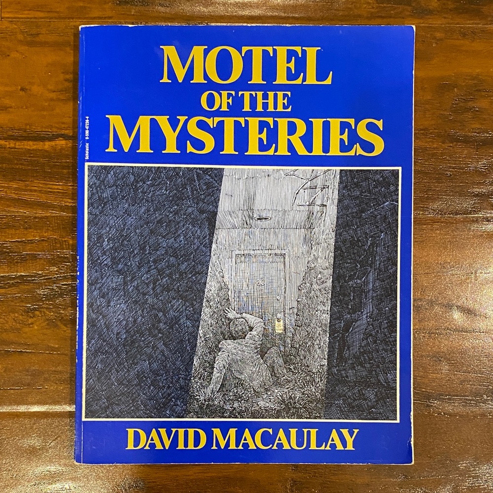 5/$10 Kids Book | Motel of the Mysteries by David Macaulay 1993 Softcover Book